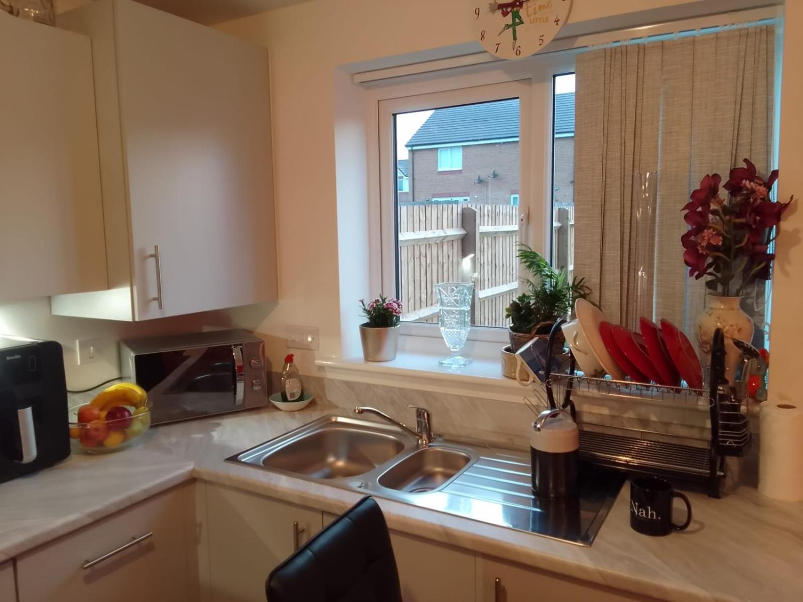 Cosy Stay In Walsall By Ideal Home Bloxwich Exterior photo