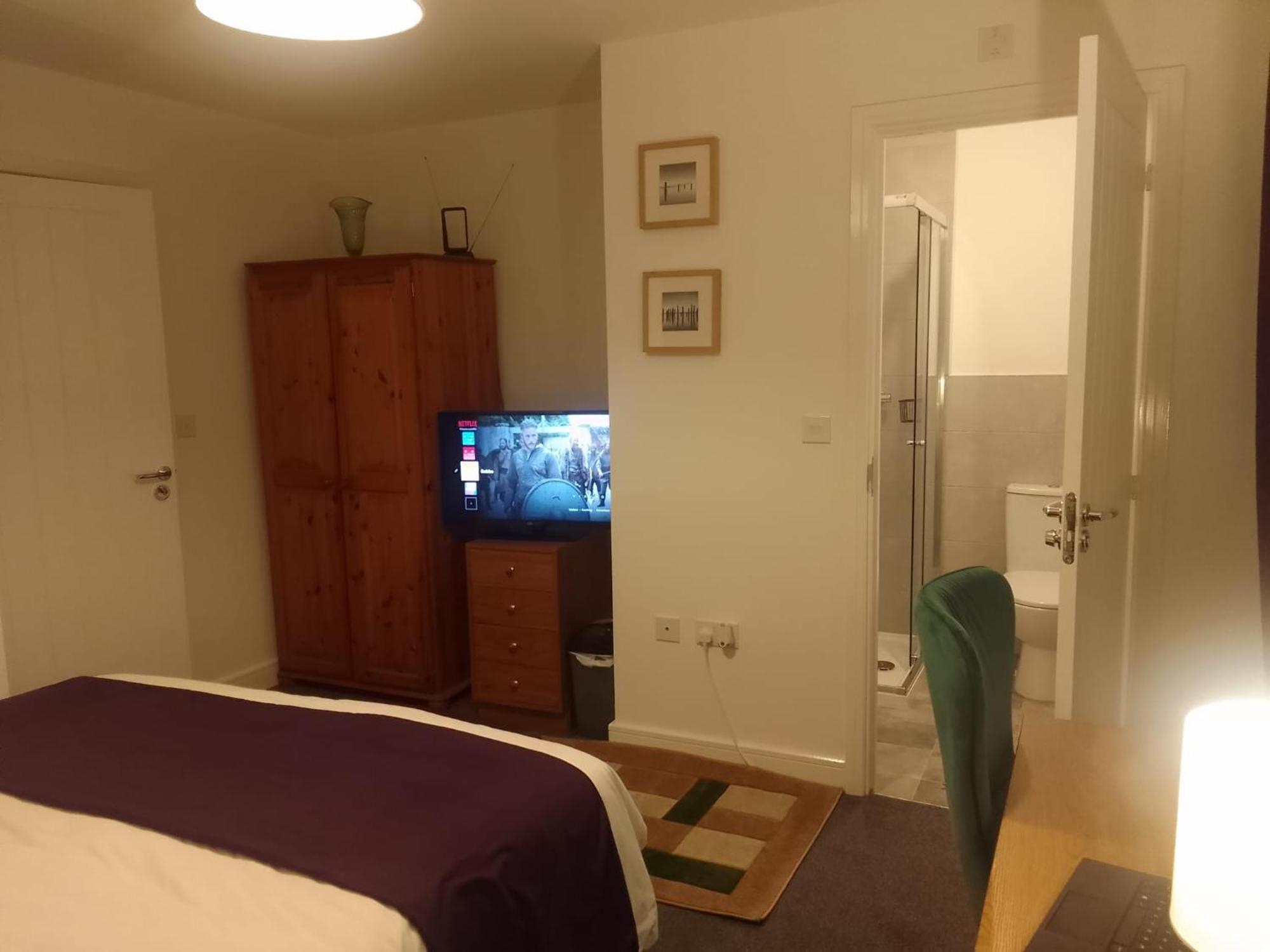 Cosy Stay In Walsall By Ideal Home Bloxwich Exterior photo