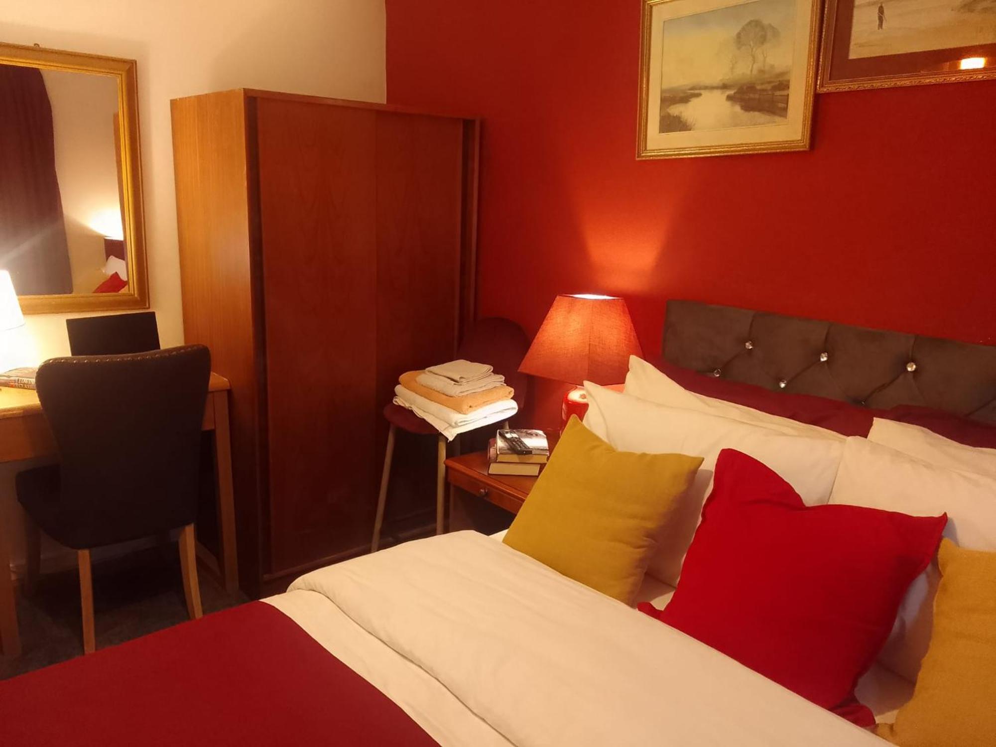 Cosy Stay In Walsall By Ideal Home Bloxwich Exterior photo