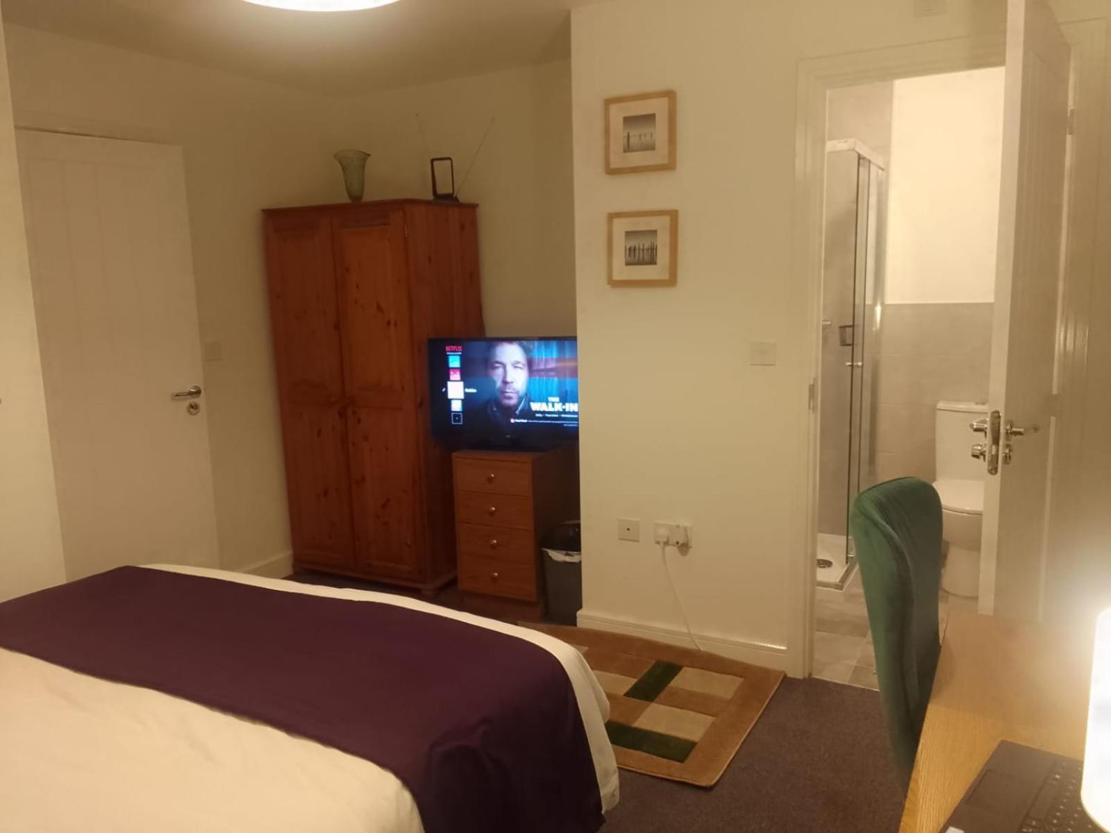 Cosy Stay In Walsall By Ideal Home Bloxwich Exterior photo