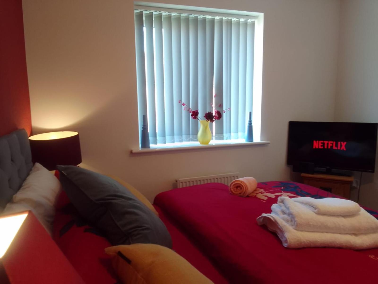 Cosy Stay In Walsall By Ideal Home Bloxwich Exterior photo