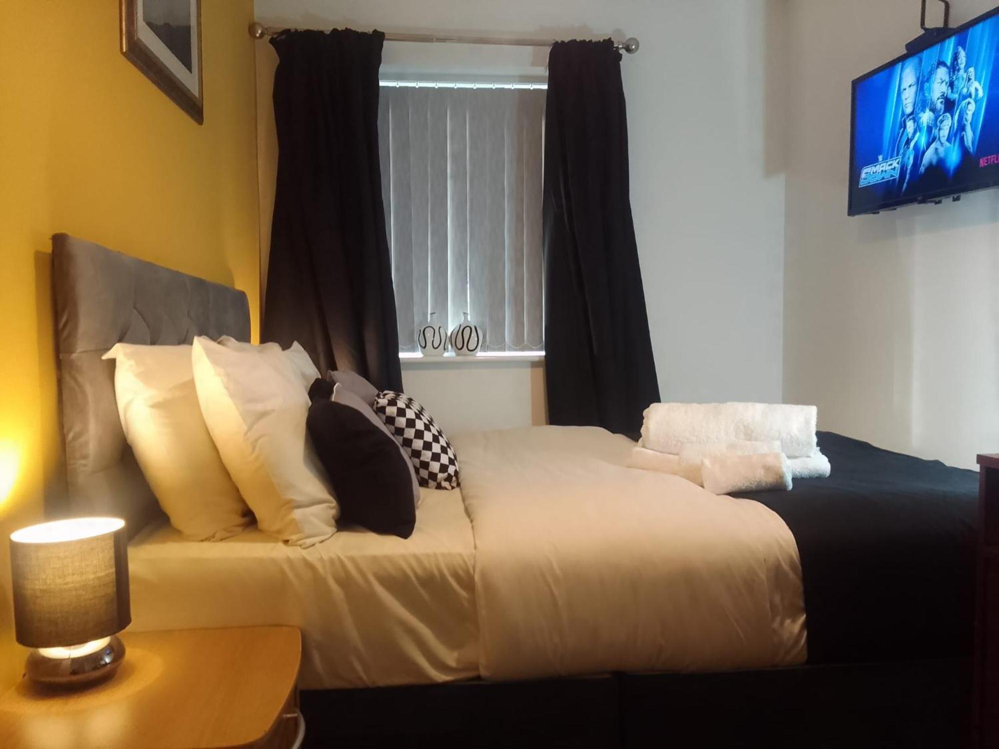 Cosy Stay In Walsall By Ideal Home Bloxwich Exterior photo